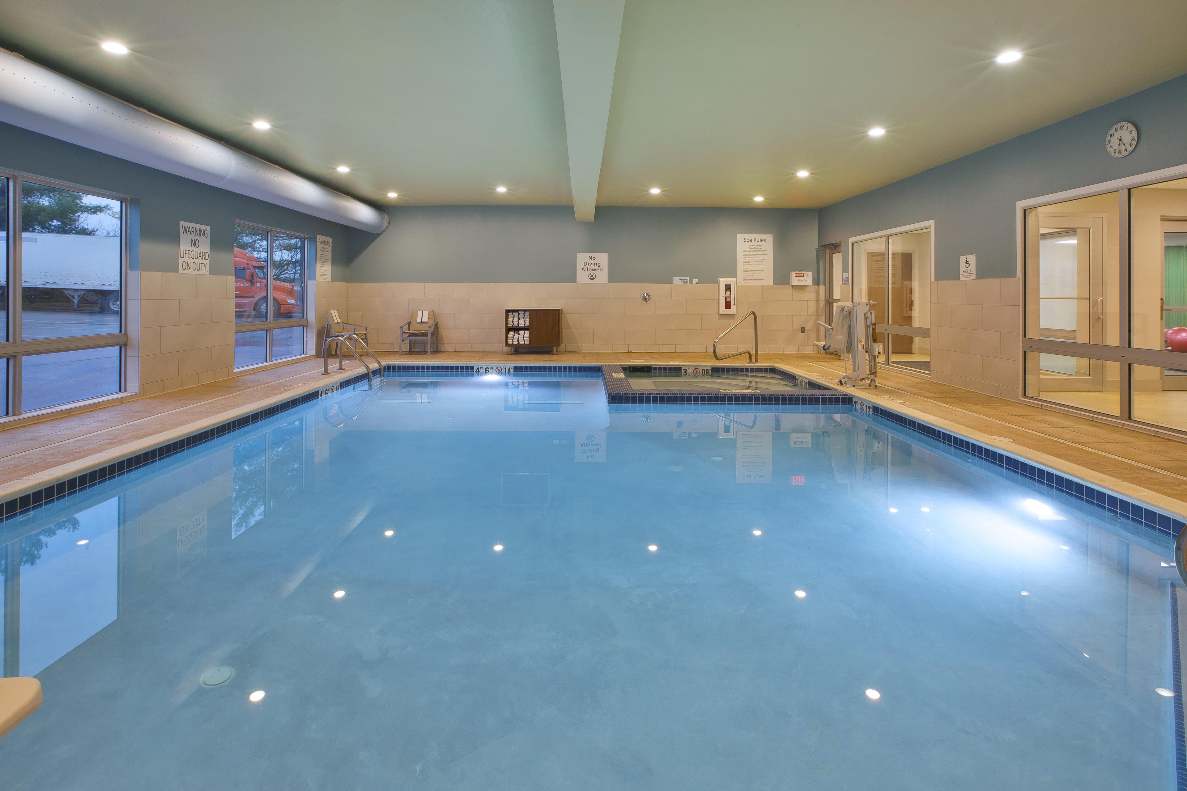 Holiday Inn Express & Suites - Parkersburg East By Ihg Exteriér fotografie